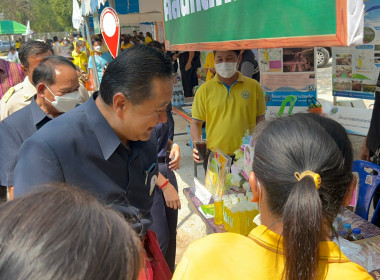 พ่อเมืองร้อยเอ็ดลั่นฆ้องเปิดงานคลินิกเกษตรเคลื่อนที่ ... พารามิเตอร์รูปภาพ 5