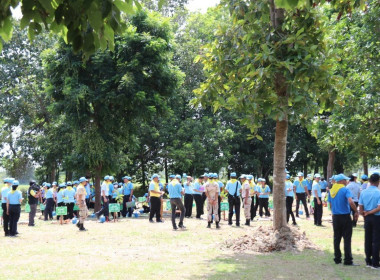 สำนักงานสหกรณ์จังหวัดร้อยเอ็ดเข้าร่วมกิจกรรมจิตอาสาปลูกต้นไม้ตามโครงการรักษาฟื้นฟูทรัพยากรธรรมชาติ เพื่อเฉลิมพระเกียรติพระบาทสมเด็จพระเจ้าอยู่หัว และสมเด็จพระนางเจ้าสิริกิติ์ พระบรมราชินีนาถ พระบรมราชชนนีพันปีหลวง ... พารามิเตอร์รูปภาพ 18