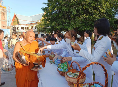ผู้ว่าฯ ร้อยเอ็ดเป็นประธานในพิธีทำบุญตักบาตร ... พารามิเตอร์รูปภาพ 15