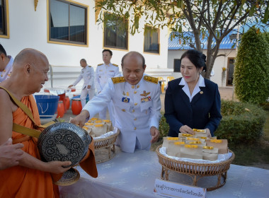 ผู้ว่าฯ ร้อยเอ็ดเป็นประธานในพิธีทำบุญตักบาตร ... พารามิเตอร์รูปภาพ 9
