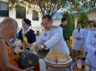 ผู้ว่าฯ ร้อยเอ็ดเป็นประธานในพิธีทำบุญตักบาตร ... พารามิเตอร์รูปภาพ 10